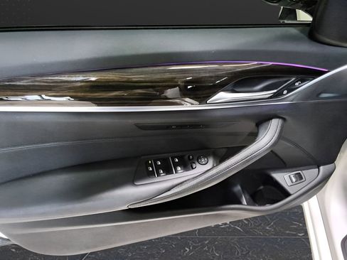 Used 2019 BMW 530i xDrive w/ Convenience Package AWD/4WD image 13