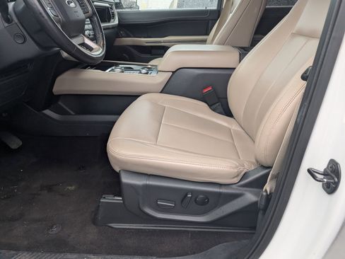 Used 2023 Ford Expedition Max XLT image 10