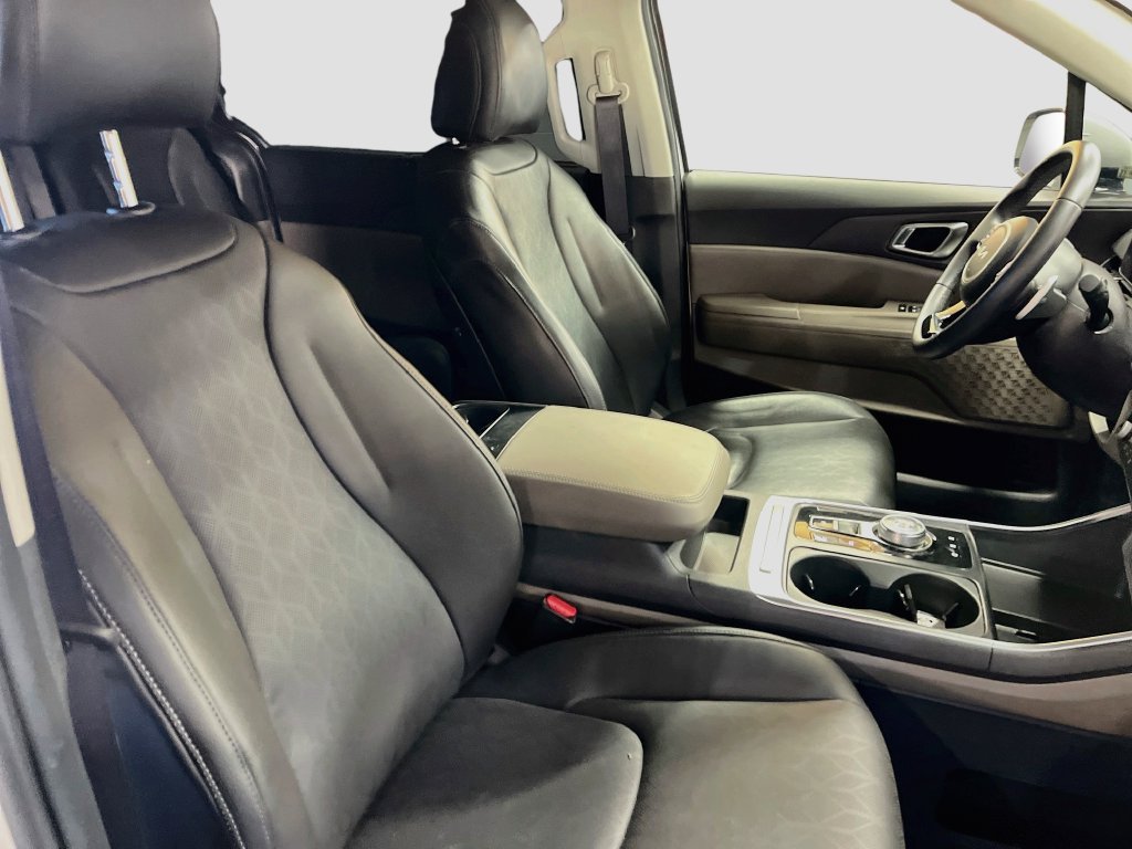 Used 2026 Kia Carnival EX FWD image 30
