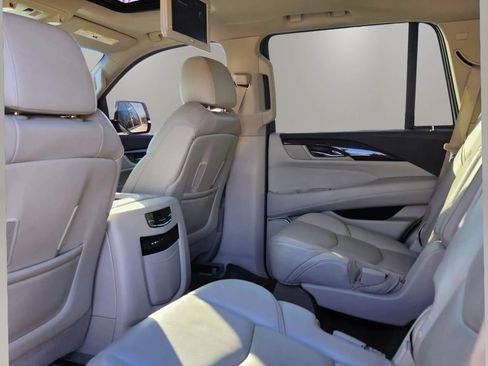 Used 2015 Cadillac Escalade Premium image 16