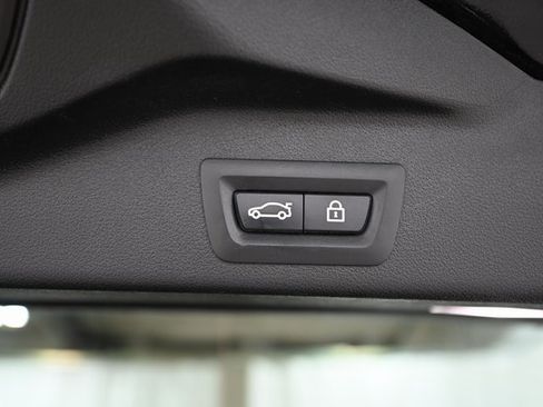 Used 2022 BMW X5 xDrive40i w/ Parking Assistance Package image 23