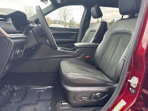 New 2026 Jeep Grand Cherokee L 4WD image 9
