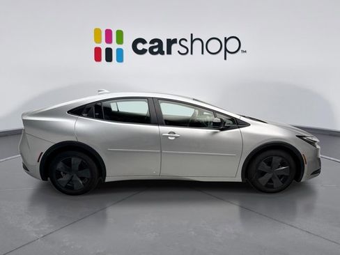 Used 2024 Toyota Prius LE image 6