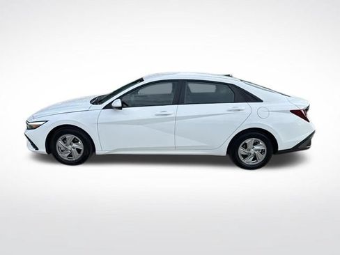 Used 2026 Hyundai Elantra SE FWD image 5