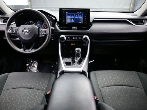Used 2021 Toyota RAV4 XLE AWD/4WD image 17