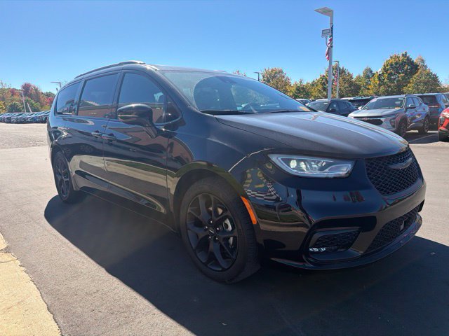 Used 2025 Chrysler Pacifica Limited FWD image 4