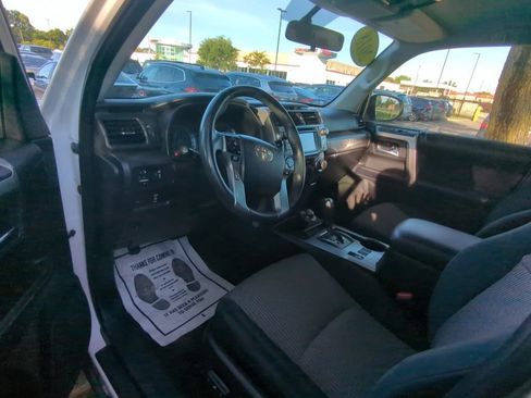 Used 2018 Toyota 4Runner SR5 AWD/4WD image 7