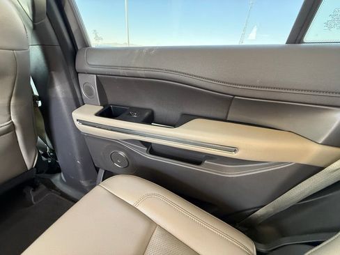 Used 2019 Ford Expedition XLT w/ Equipment Group 202A AWD/4WD image 20