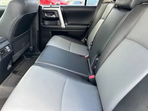 Used 2022 Toyota 4Runner SR5 Premium w/ Moonroof Package RWD image 17