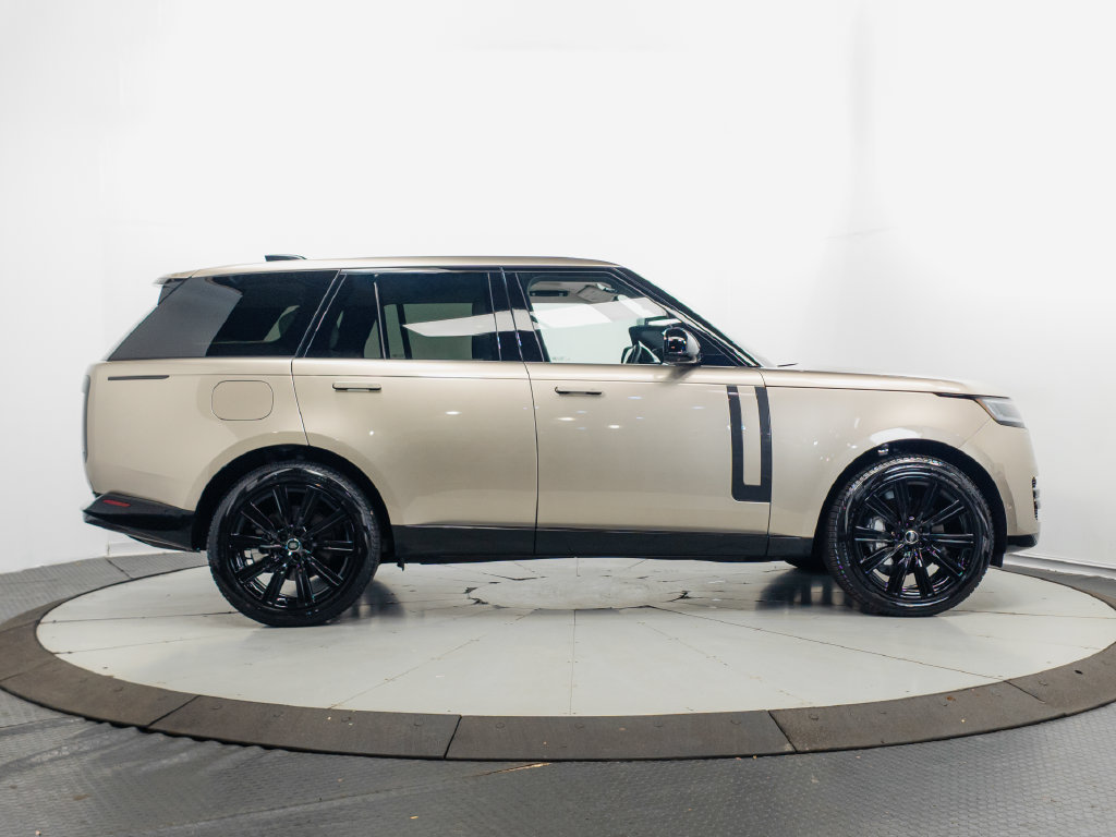 Used 2025 Land Rover Range Rover SE AWD/4WD image 40