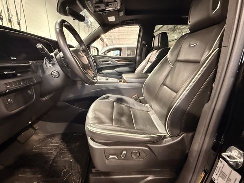 Used 2023 Cadillac Escalade Premium Luxury image 9