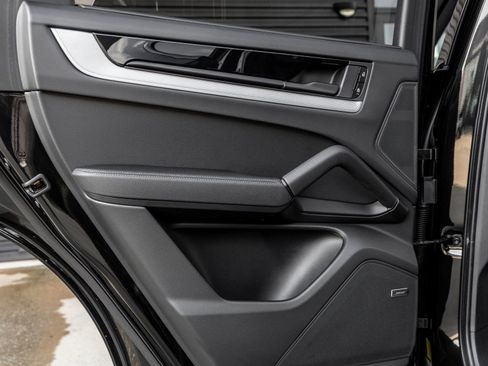 Certified 2025 Porsche Cayenne E-Hybrid AWD/4WD image 26