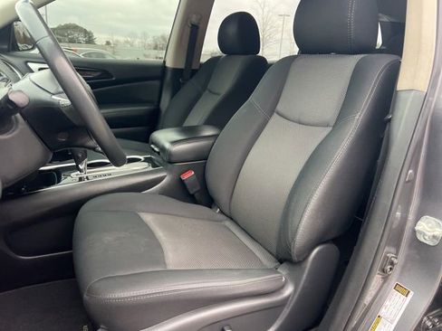 Used 2018 Nissan Pathfinder SV image 24