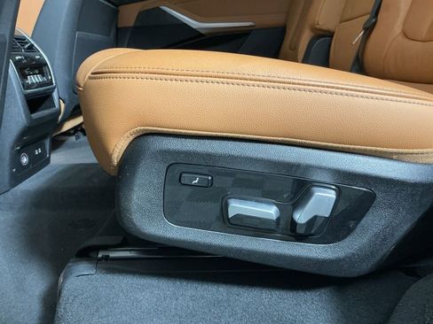 Certified 2022 BMW X7 xDrive40i w/ Executive Package image 28