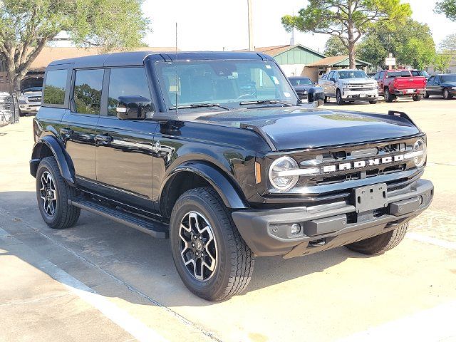 Used 2024 Ford Bronco Outer Banks AWD/4WD image 3