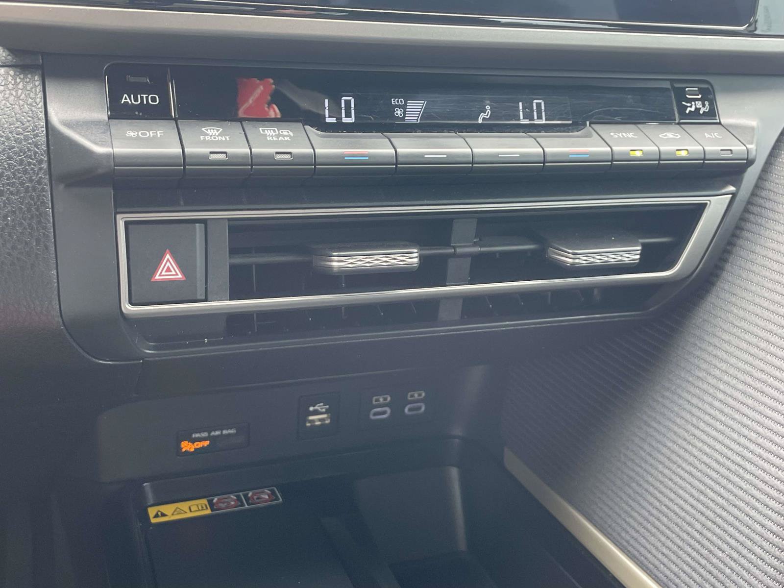 Used 2025 Toyota Camry SE FWD image 17