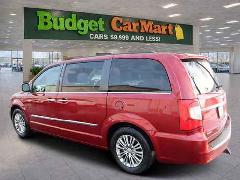 Used 2016 Chrysler Town & Country Touring-L image 5