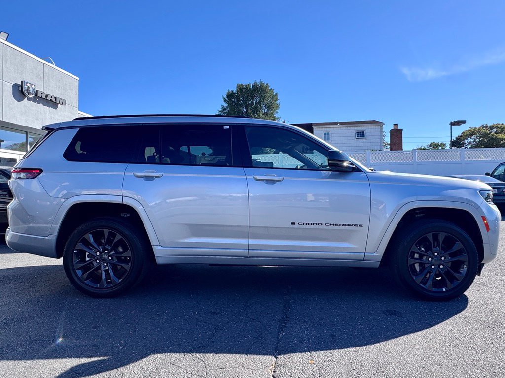 New 2026 Jeep Grand Cherokee L Limited AWD/4WD image 9