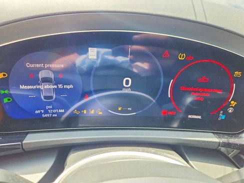 Used 2025 Porsche Macan 4S Electric AWD/4WD image 8