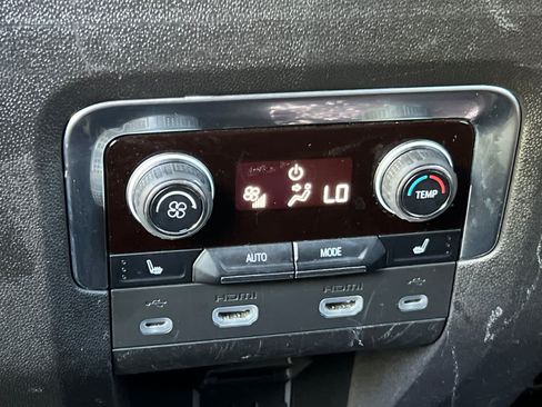Used 2021 Chevrolet Tahoe Premier AWD/4WD image 14