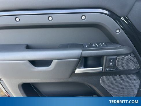 Used 2024 Land Rover Defender 90 V8 image 38