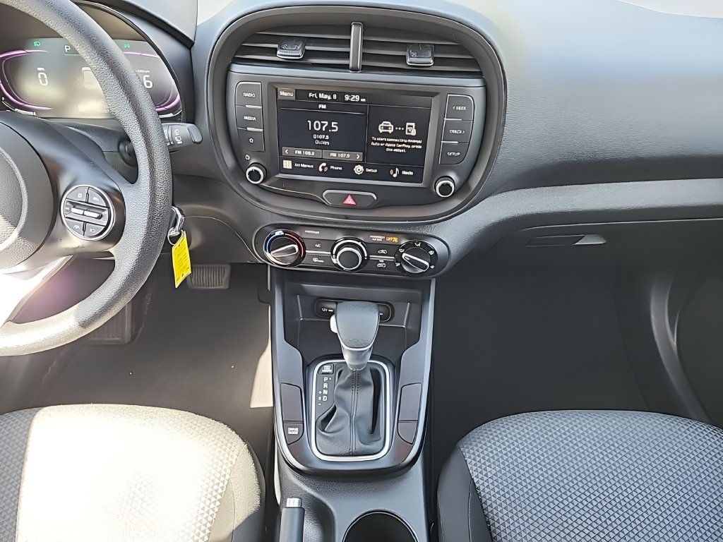Used 2025 Kia Soul LX w/ LX Technology Package FWD image 14