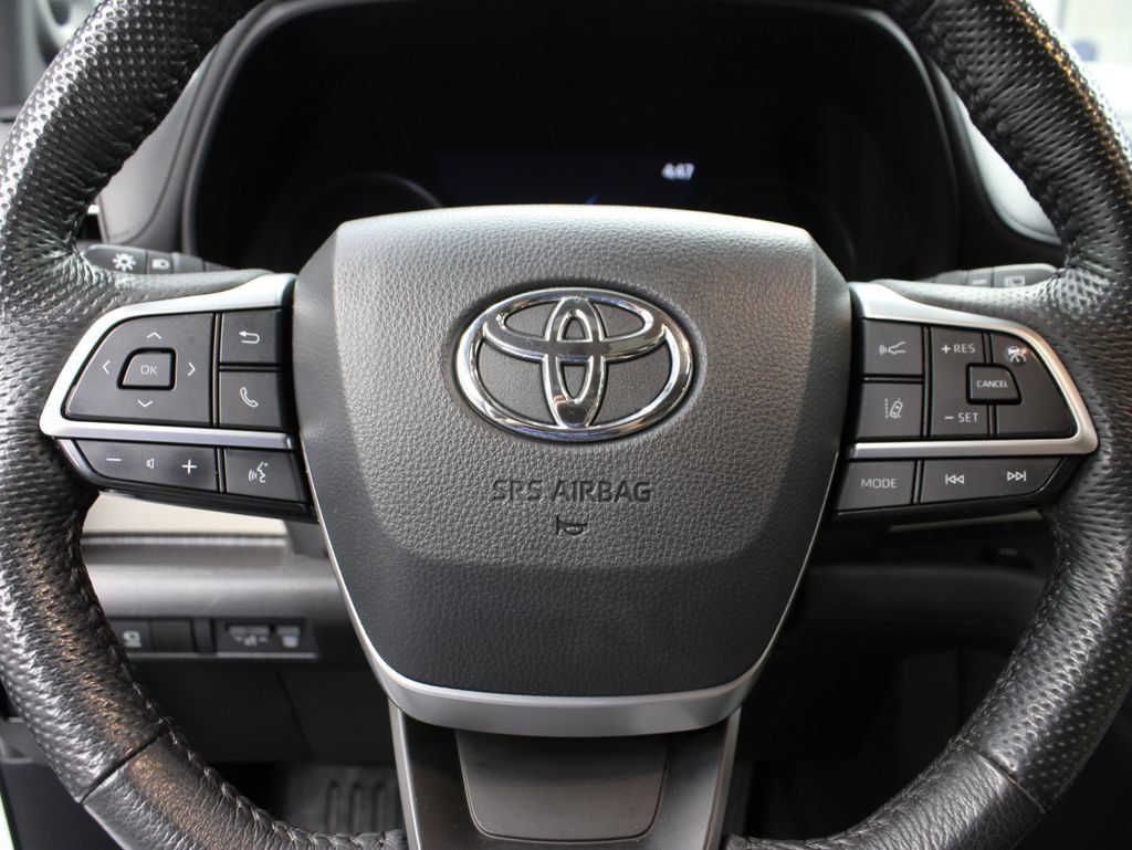 Used 2024 Toyota Sienna Limited AWD/4WD image 58
