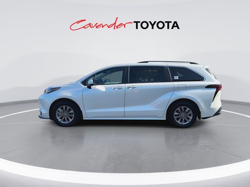 Certified 2025 Toyota Sienna XLE w/ XLE Plus Package FWD image 5