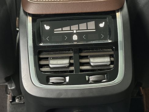 Used 2024 Volvo XC90 T8 Plus image 13