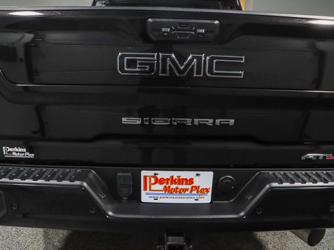 Used 2023 GMC Sierra 2500 AT4 w/ AT4 Preferred Package image 8