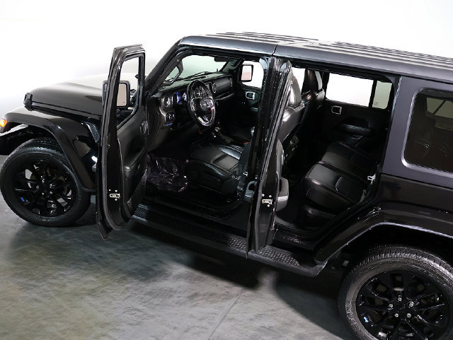Used 2023 Jeep Wrangler Unlimited Sahara w/ Cold Weather Group AWD/4WD image 5