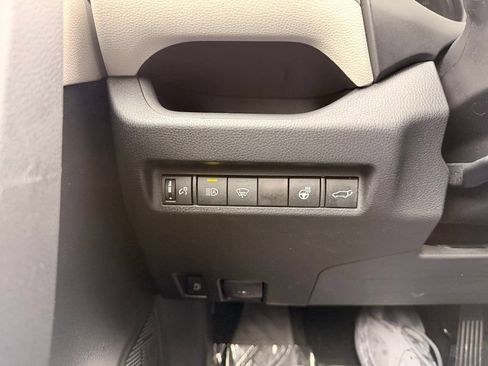 Used 2022 Toyota RAV4 XLE Premium AWD/4WD image 26