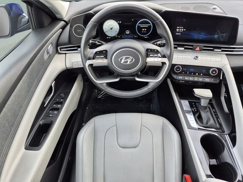 Used 2023 Hyundai Elantra Limited FWD image 14