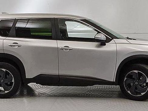 Used 2024 Nissan Rogue SV image 2