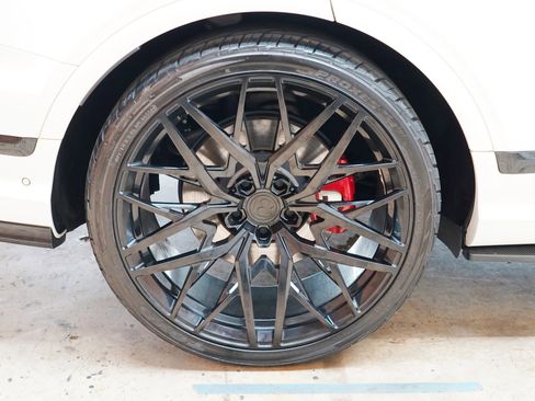 Used 2022 Bentley Bentayga AWD/4WD image 73