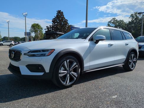 New 2026 Volvo V60 B5 Cross Country Plus w/ Protection Package Premier image 8