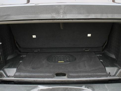 Used 2017 Jeep Wrangler Rubicon w/ Connectivity Group image 32