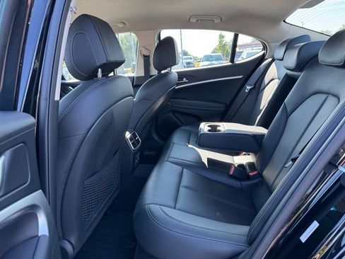 Used 2025 Genesis G70 2.5T image 11