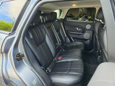 Used 2017 Land Rover Range Rover Evoque SE image 27