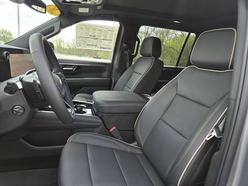 New 2026 Chevrolet Suburban Premier w/ Sun And Tow Package AWD/4WD image 16