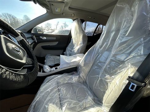 New 2025 Volvo XC40 B5 Ultra w/ Climate Package image 11