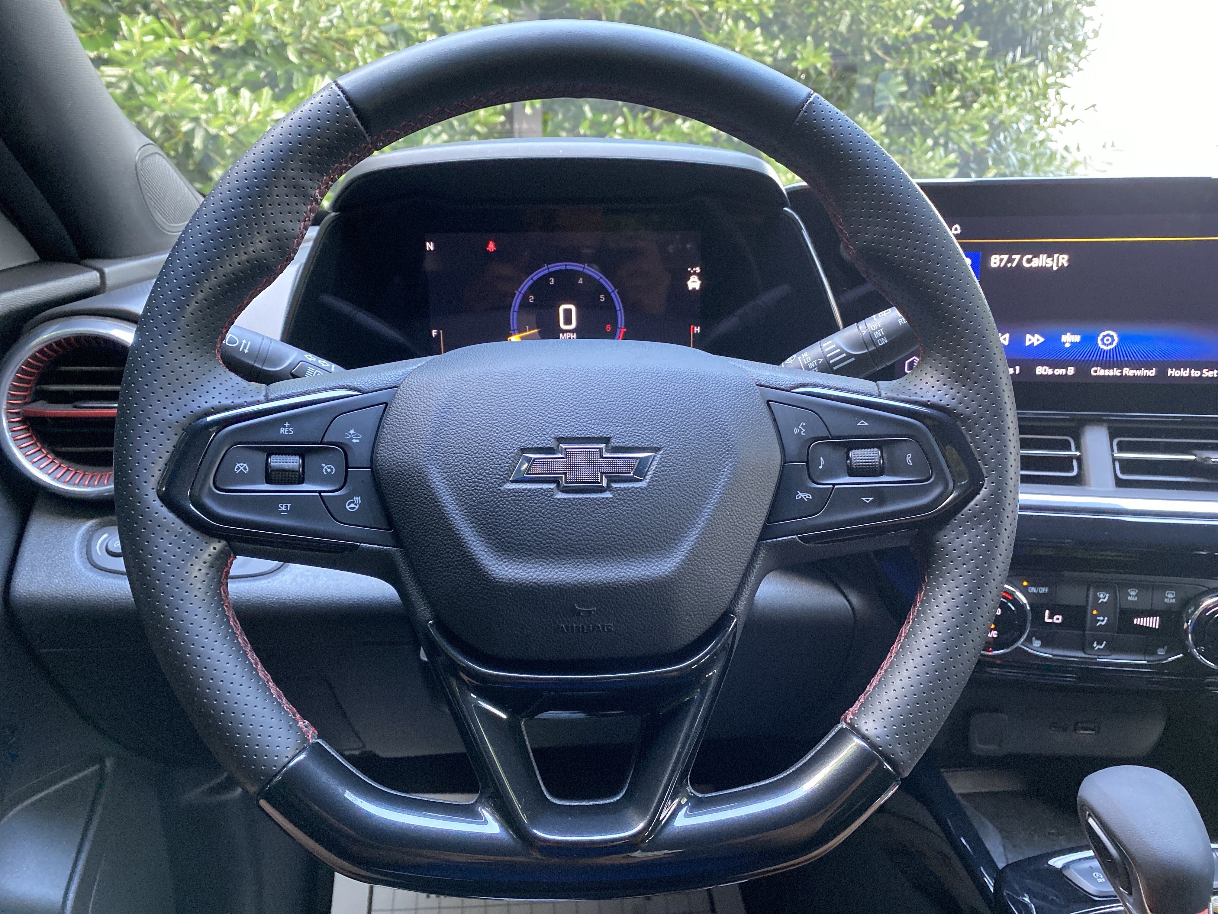 Used 2025 Chevrolet Trax RS w/ Sunroof Package FWD image 18