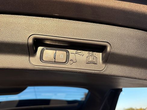 Used 2021 Ford Explorer Limited w/ Equipment Group 301A image 34