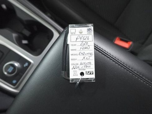 Used 2022 Ford Explorer XLT image 32