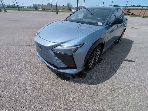 Used 2023 Lexus RZ 450e Premium w/ Accessory Package (2T) image 17