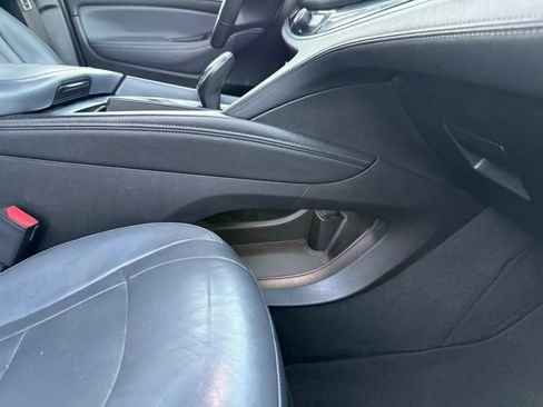 Used 2019 Buick Enclave Essence w/ LPO, Cargo Package FWD image 25