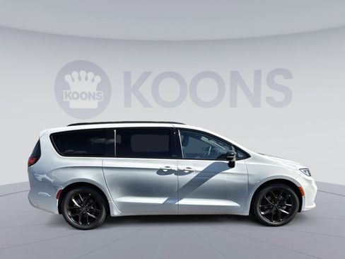 New 2026 Chrysler Pacifica Limited w/ S Appearance Package image 8