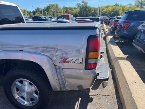 Used 2005 GMC Sierra 1500 SLE image 7