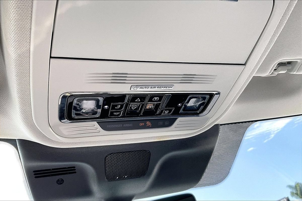Used 2025 Lincoln Navigator Reserve AWD/4WD image 7