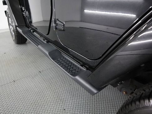 Used 2018 Jeep Wrangler Unlimited Sahara AWD/4WD image 38